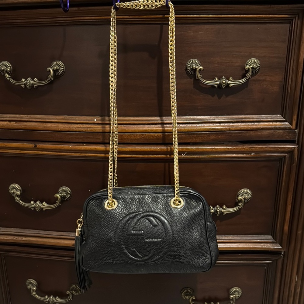 Elegant Black and Gold Leather Shoulder Bag with Structured Design